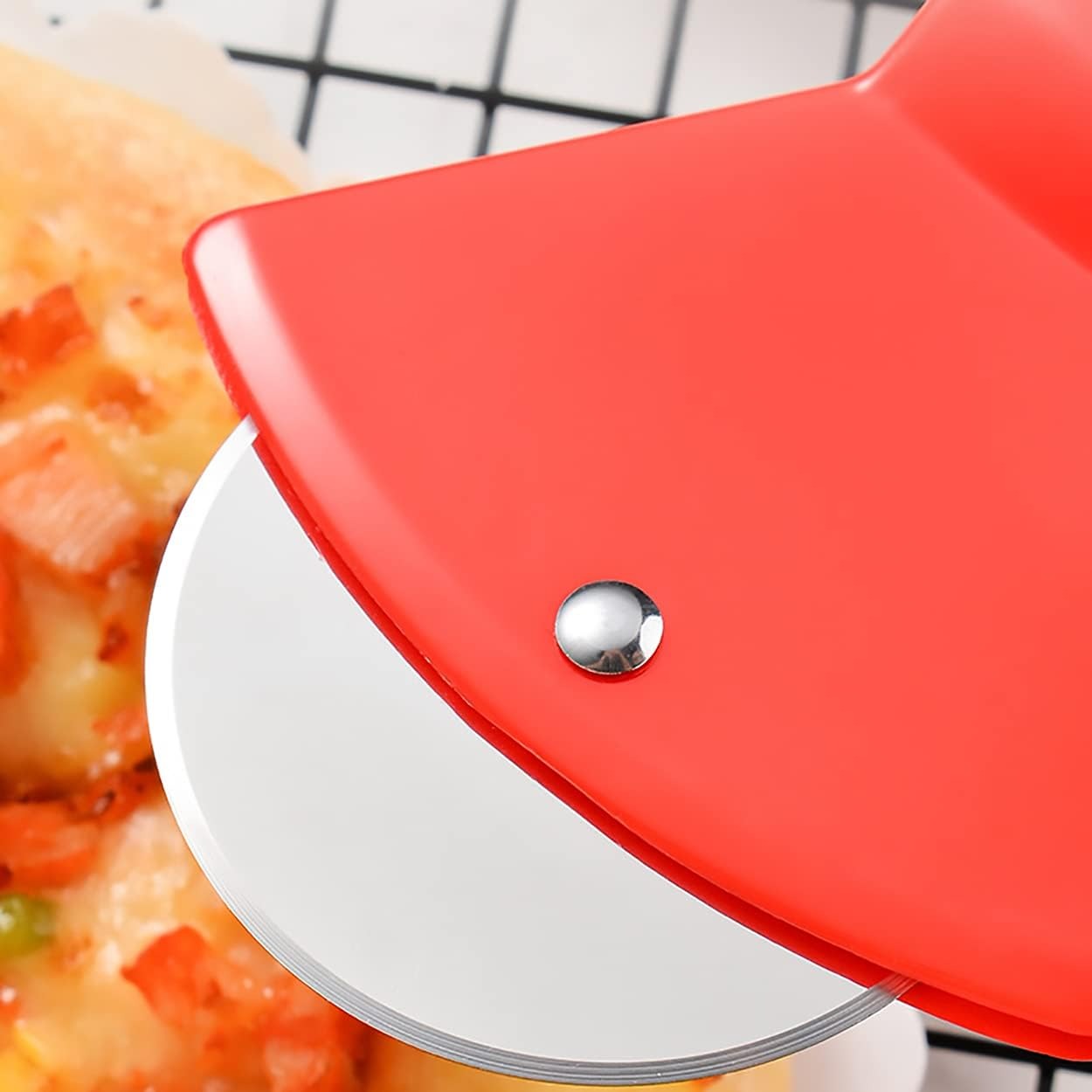 Cool Axe Shaped Pizza Cutter w - Kitchen Gadgets For Dad บทวิจารณ์และราคา