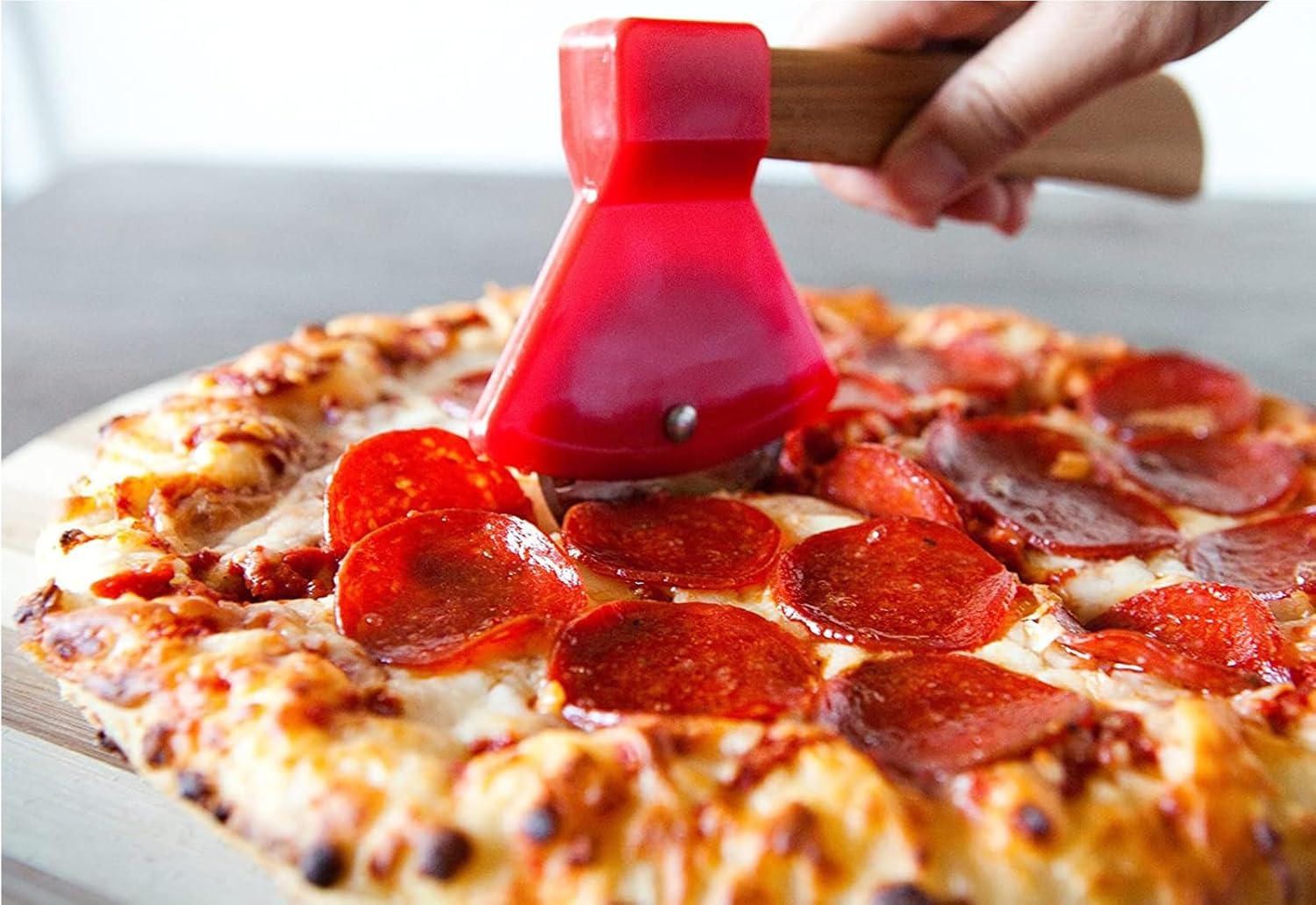 Cool Axe Shaped Pizza Cutter w - Kitchen Gadgets For Dad บทวิจารณ์และราคา